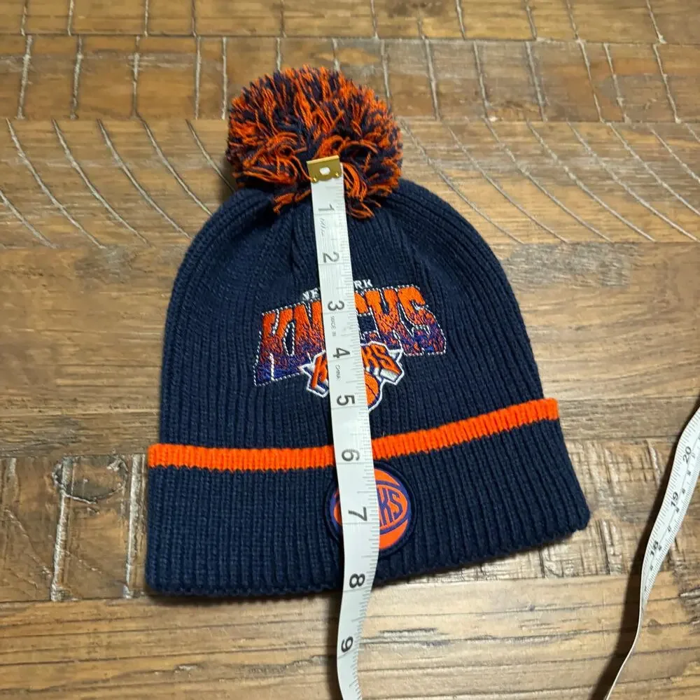 NBA New York Knicks Youth Knit Pom Beanie Hat Size 5-9 Years NWT Kids